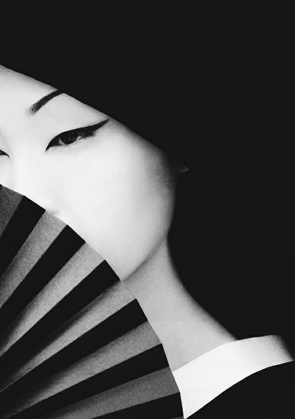 Chiếc mặt nạ da người