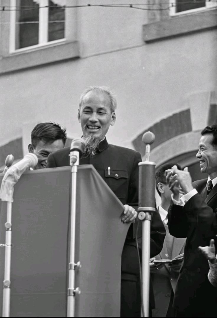 Cuộc Đời Của Vị Anh Hùng Dân Tộc