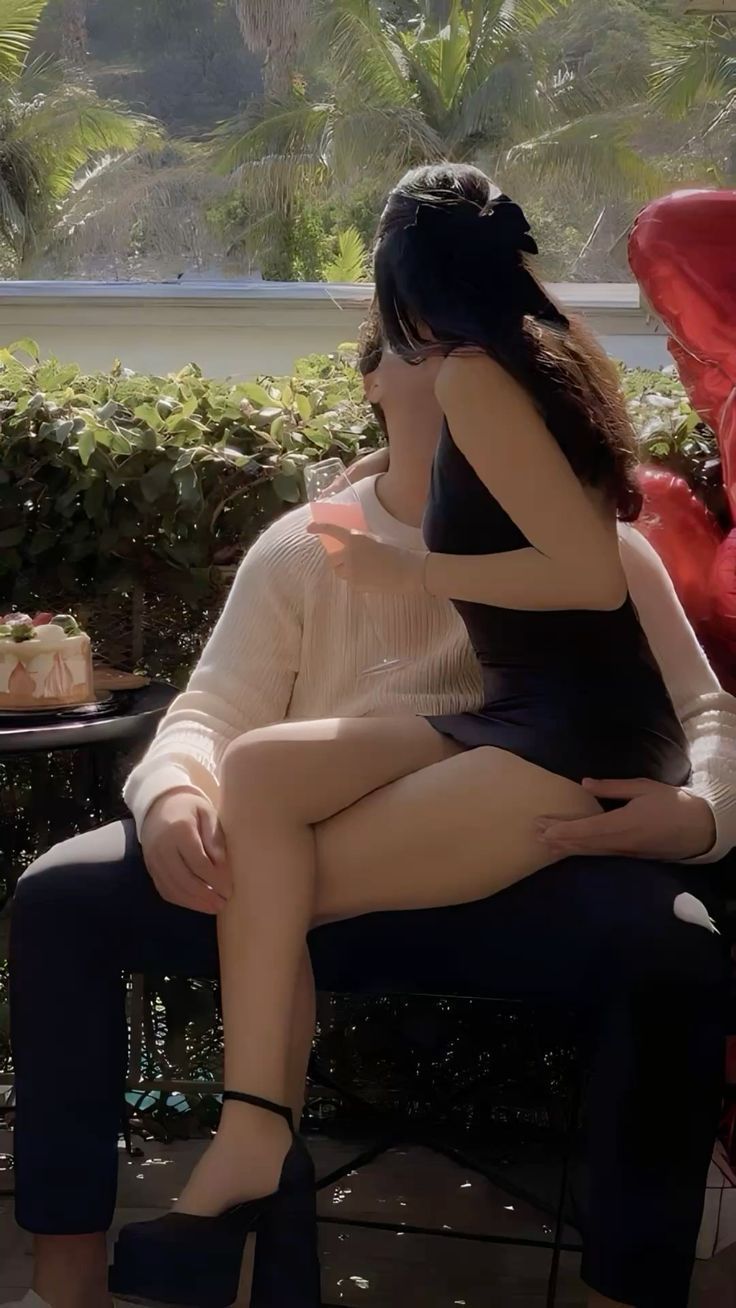 Nữ Họa Sĩ và Thỏa Thuận Định Mệnh