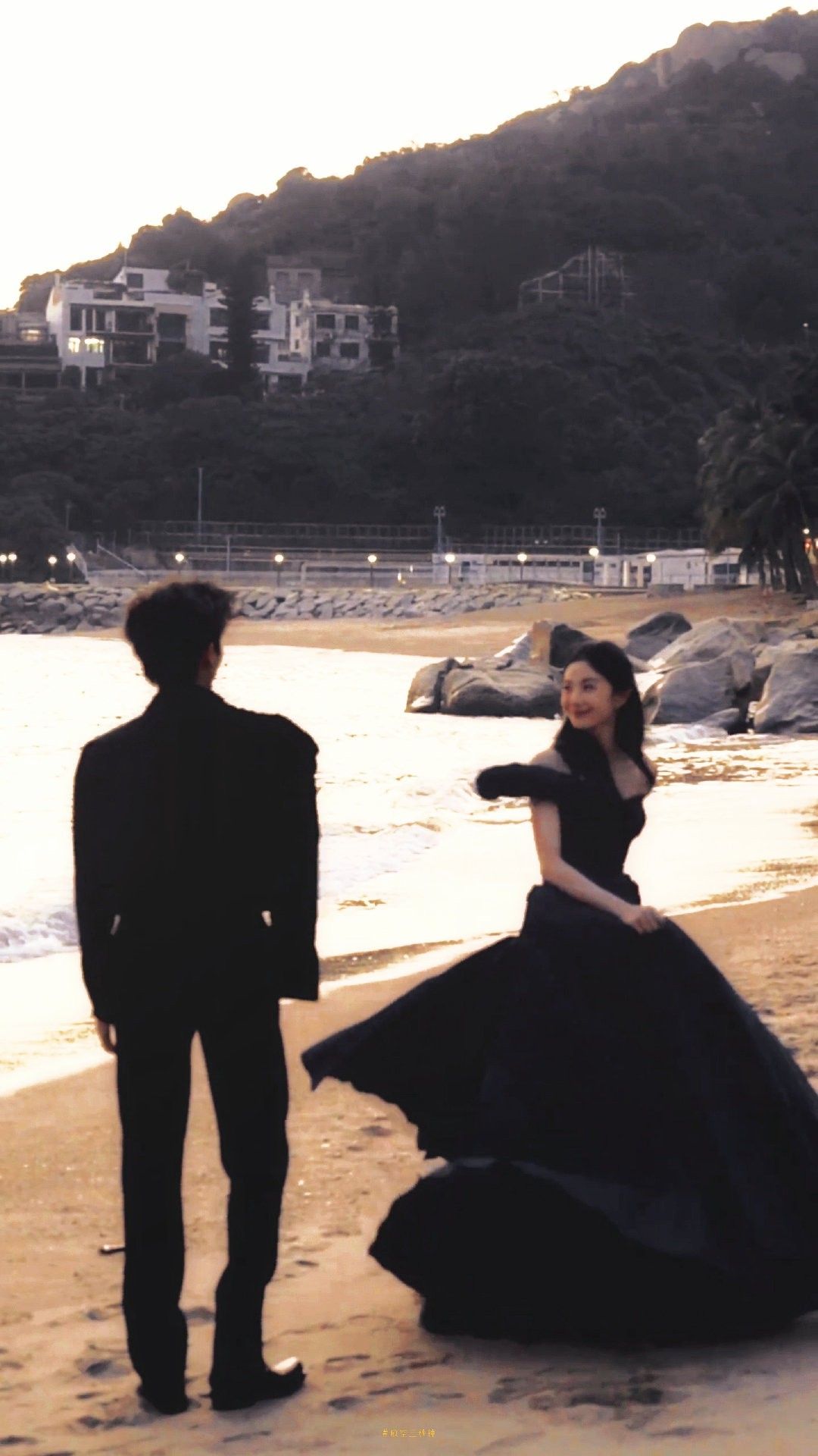 Cầm Kịch Bản Máu Chó